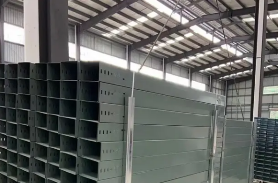 電纜橋架安裝圖片展示，寬度、高度和厚度相關(guān)說(shuō)明